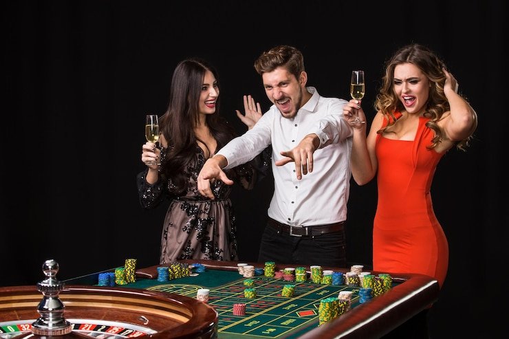 Live dealer at European Roulette table